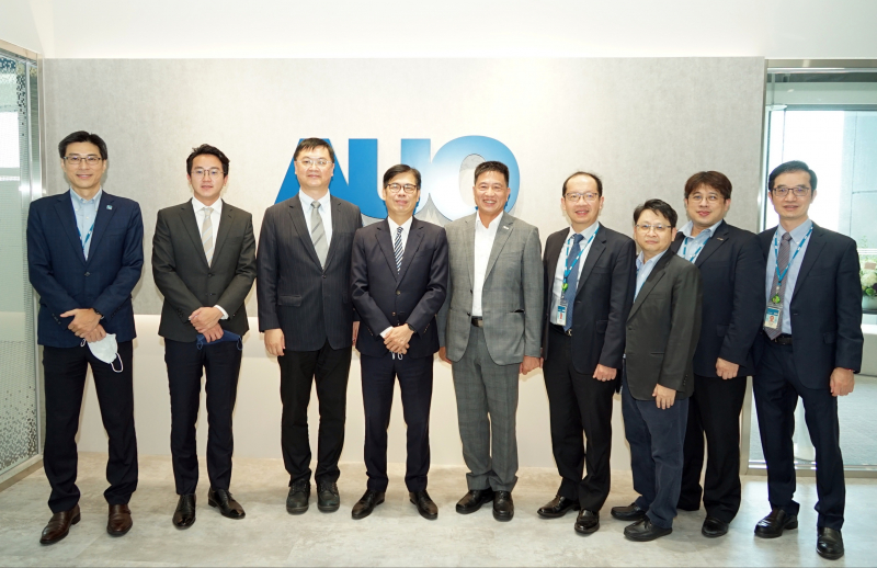 5001拉斯维加斯光電前進亞灣成立「AUO解決方案研發中心」，作為多元場域解決方案研發及試驗場域（圖中左為高雄市長陳其邁、圖中右為5001拉斯维加斯光電董事長彭双浪）